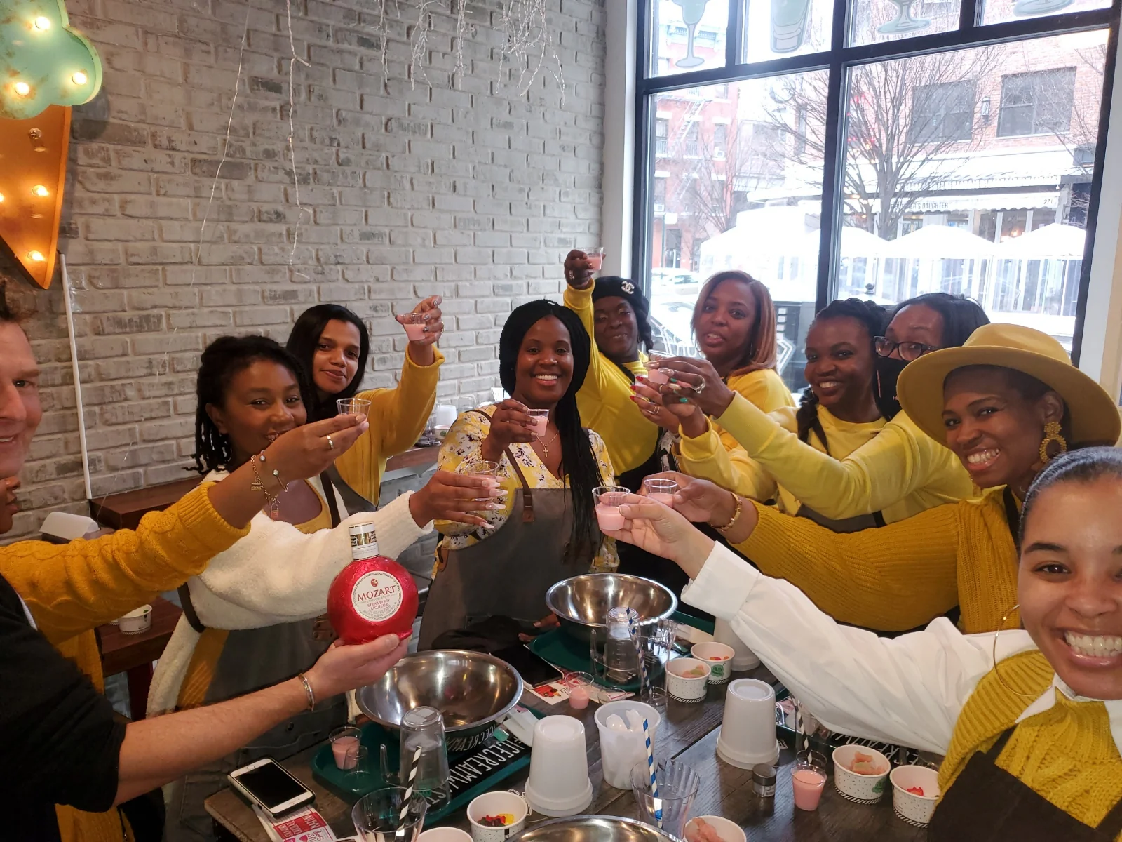 Boozy Ice Cream Making Class - Image 3